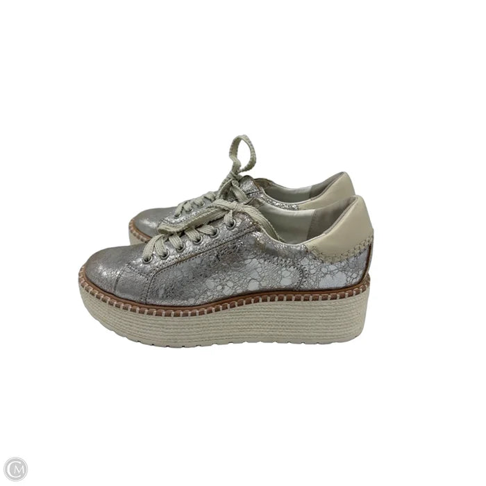 Shoes Athletic By Dolce Vita In Silver, Size: 7.5