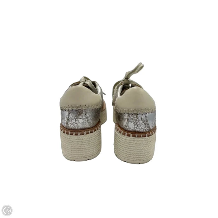 Shoes Athletic By Dolce Vita In Silver, Size: 7.5