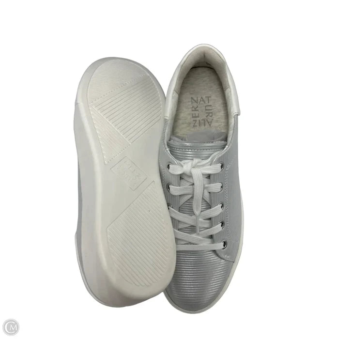 Shoes Athletic By Naturalizer In Silver, Size: 8