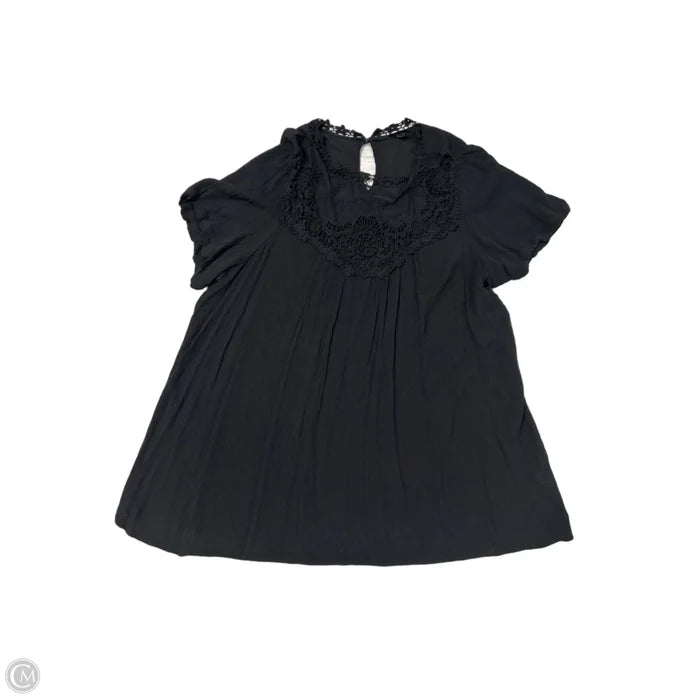 Top Short Sleeve By Torrid In Black, Size: 4x